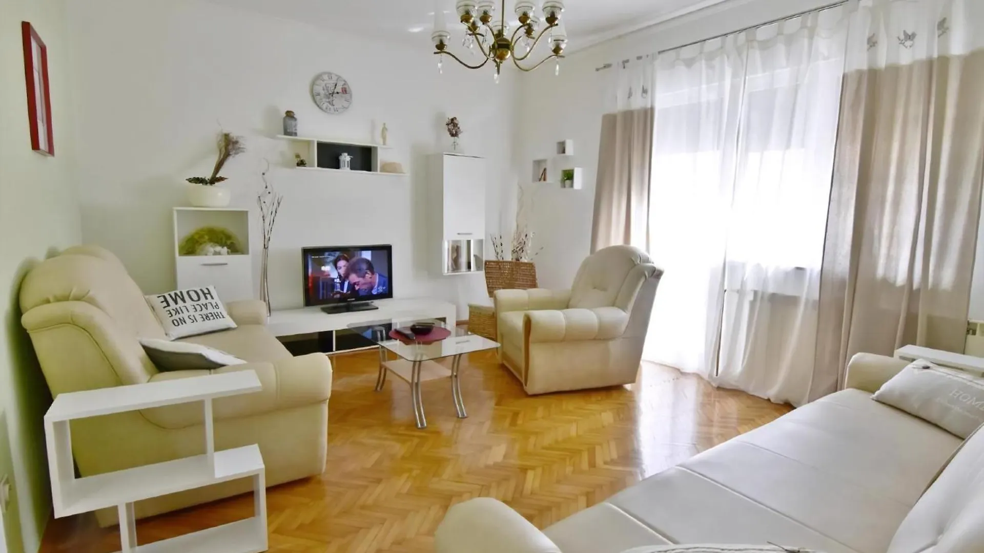 Grosse Wohnung In Umag Mit Grosser Terrasse 0*,  Hırvatistan